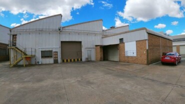 Neat Warehouse To Let in Alrode