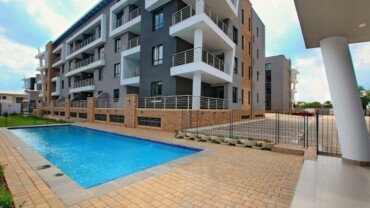 Prestigious Address in Bryanston, Elegant Upmarket Unit with Great Finishes and well positioned utilities.