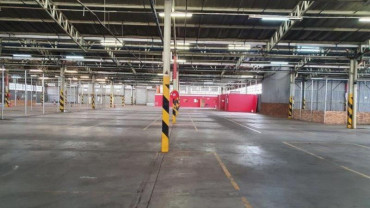 Factory/warehouse for sale with R24 route exposure