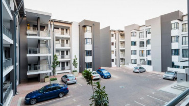 A awesome investment in this exceptional 2 bedroom 1 bathroom apartment set in 24 hour guarded security complex