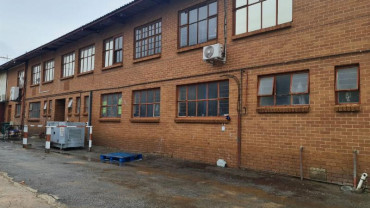 Warehouse / Factory To Let in Lea Glen