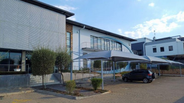 Attractive Offices with Warehouse Component and ideally suited for Lanseria Airport